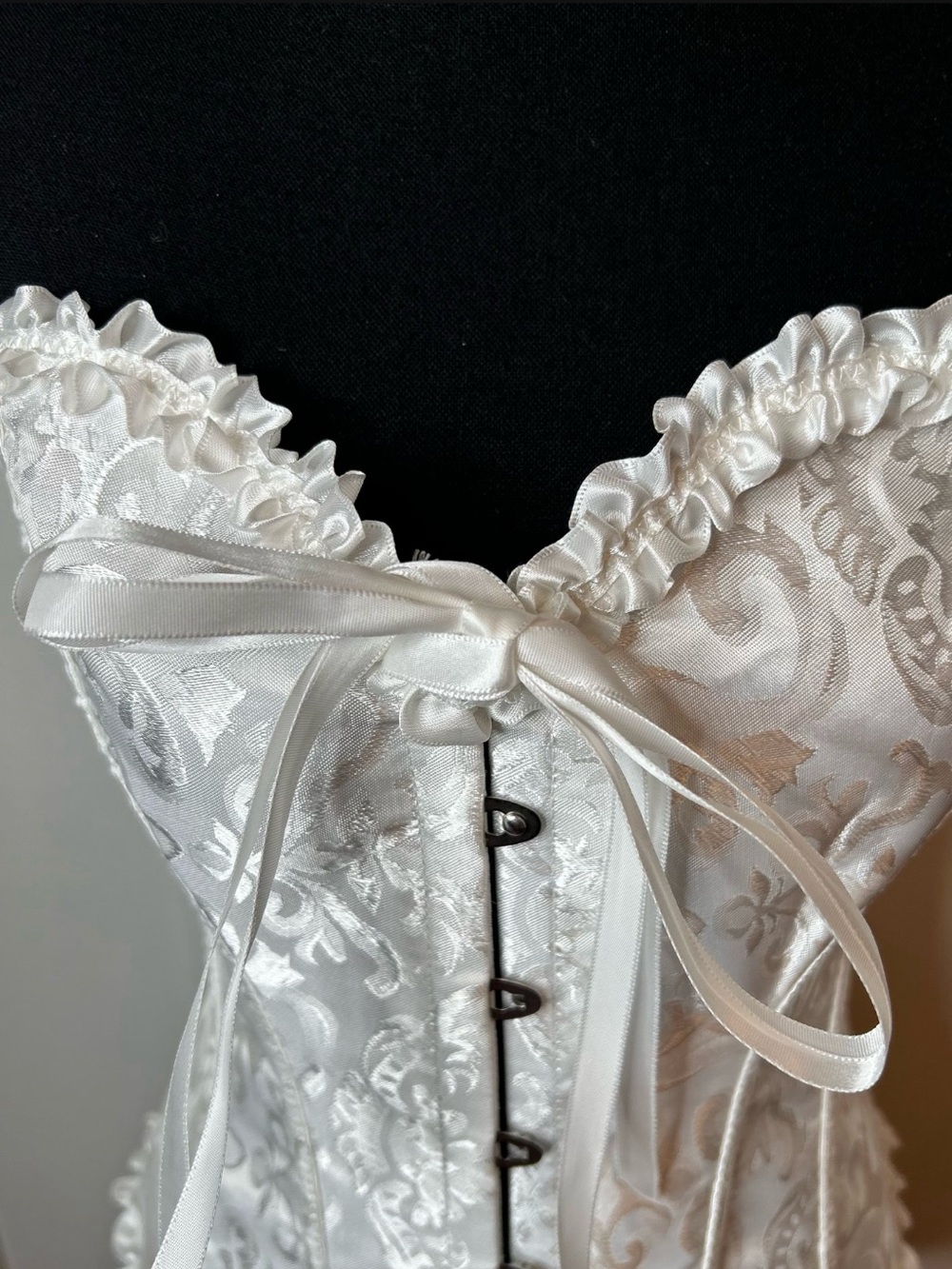 SOLD/Gorgeous White Adjustable Corset 💗